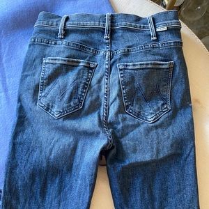 Mother Insider Crop Step Fray Jeans in Blue, Size 25